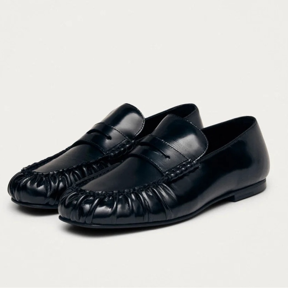ALOHAS Black Gathered-Toe Penny Loafers